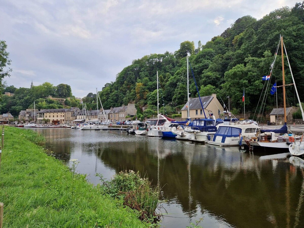 Vue sur le port de Dinan